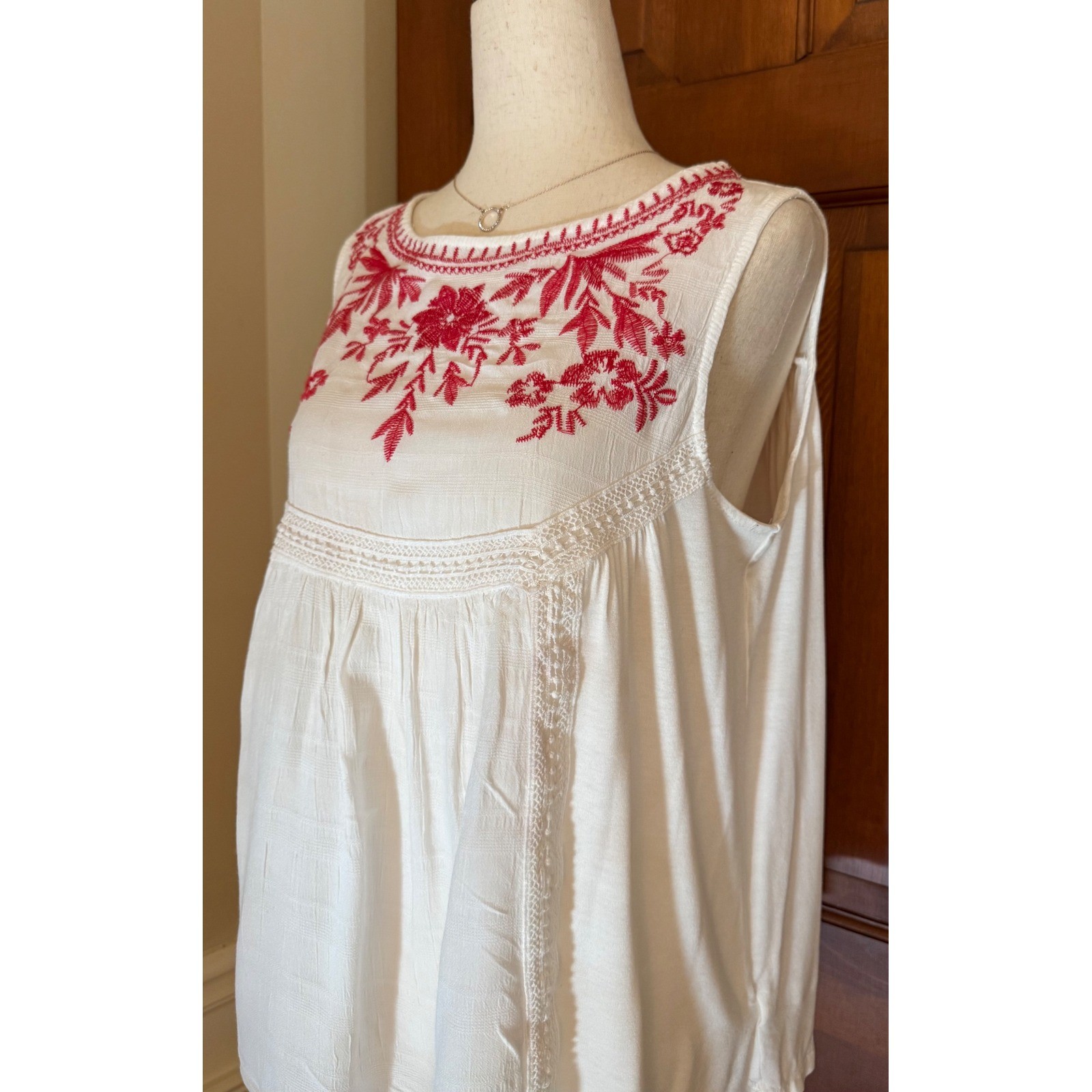 Knox Rose Embroidered Peasant Top Womens Size M White/Red Sleeveless Festival