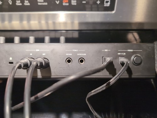 Native Instruments Komplete Kontrol S25 Mini USB/MIDI Keyboard 25 Keys W/ Cables - Picture 3 of 7