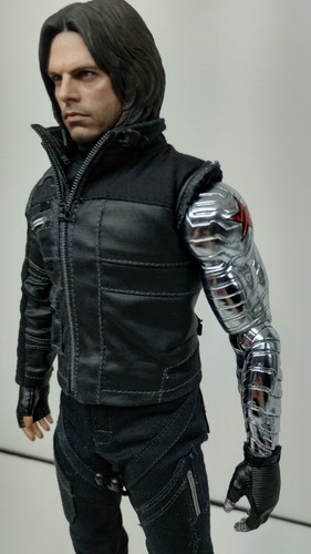 Hot Toys MMS351 Winter Soldier Captain America Civil War 1/6 Scale Figure - Picture 8 of 14