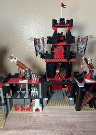 95% Complete Lego 8877 Knights Kingdom Vladeks Dark Fortress with Minifigs