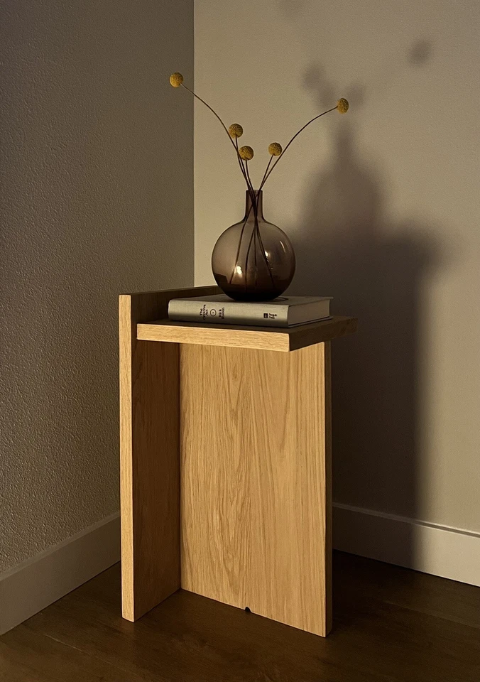 Mesa auxiliar artesanal de roble blanco natural Foto 3 de 4