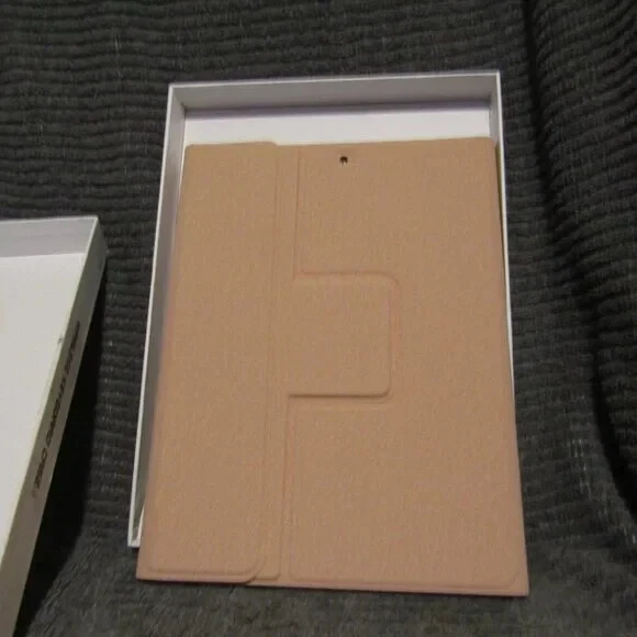 Wireless Keyboard Case for 10 inch ipads with Removable Keyboard - Image 3 of 4