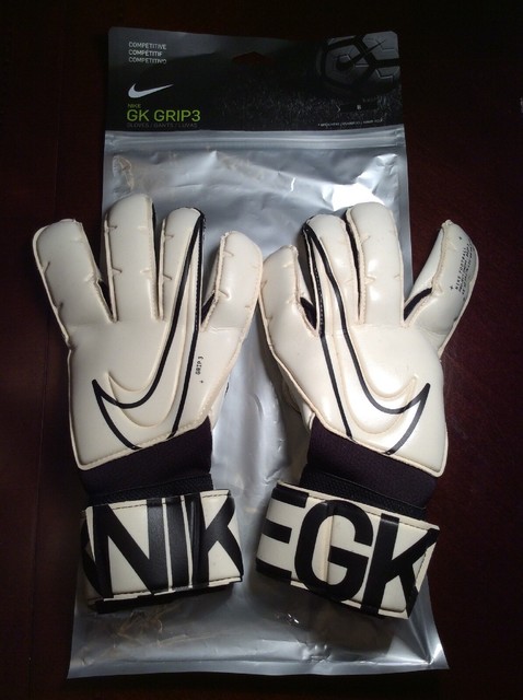 nike goalkeeper gloves size 8