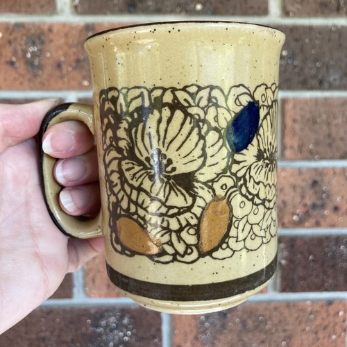 2 Vintage Ceramic Floral Mugs Retro Flower Coffee Tea Cups Mid Century Decor - Picture 6 of 10