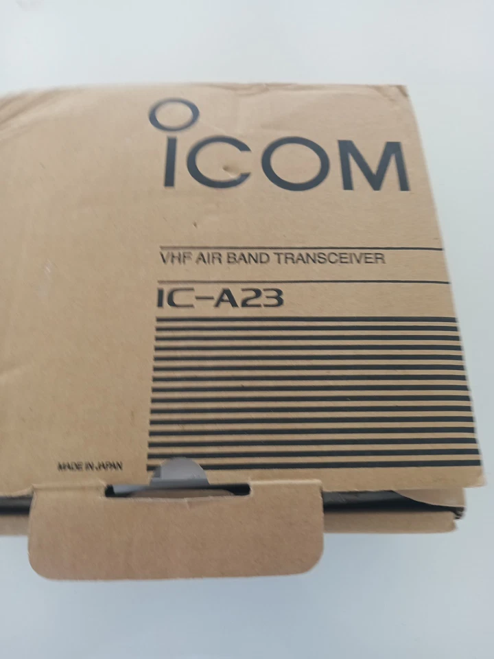 NEW icom IC-A23 VHF AIR BAND TRANSCEIVER SET WALKIE TALKIE CHARGER  & BATTERY - Image 2 of 4