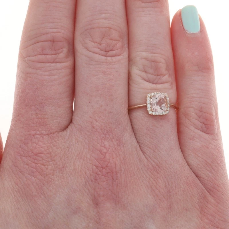 Anillo con halo de diamantes de morganita de oro rosa - Cojín de 14 k .87 ctw Foto 2 de 4