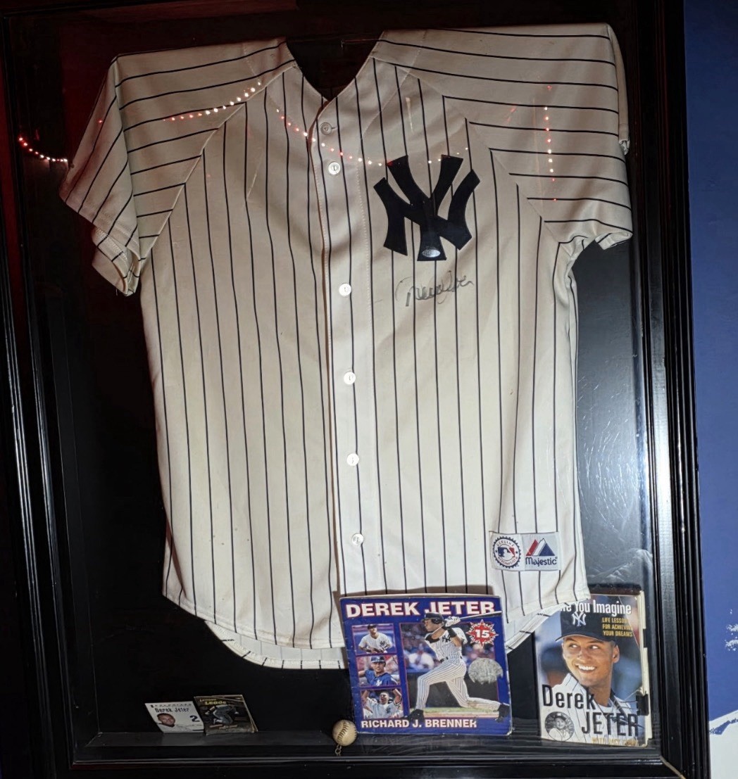 "3 Items Signed By Derek Jeter NY Yankees Collectors Lot" Jersey Photo And Ball