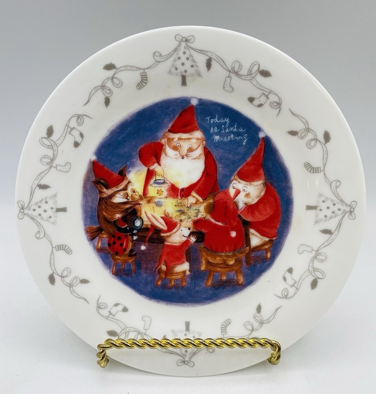 Shinzi Katoh Kisshoh Merry Christmas Santa & Helpers Porcelain Collector Plate
