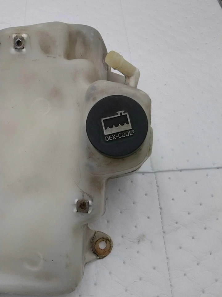 2003 Chevrolet S10 Washer Fluid Reservoir OEM Tan 4.30L 148K Miles NJ25-22605 - Image 2 of 4