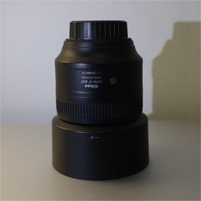 Nikon AF-S NIKKOR 85mm f/1.8G Lens Nikon F Mount with Almost brand new