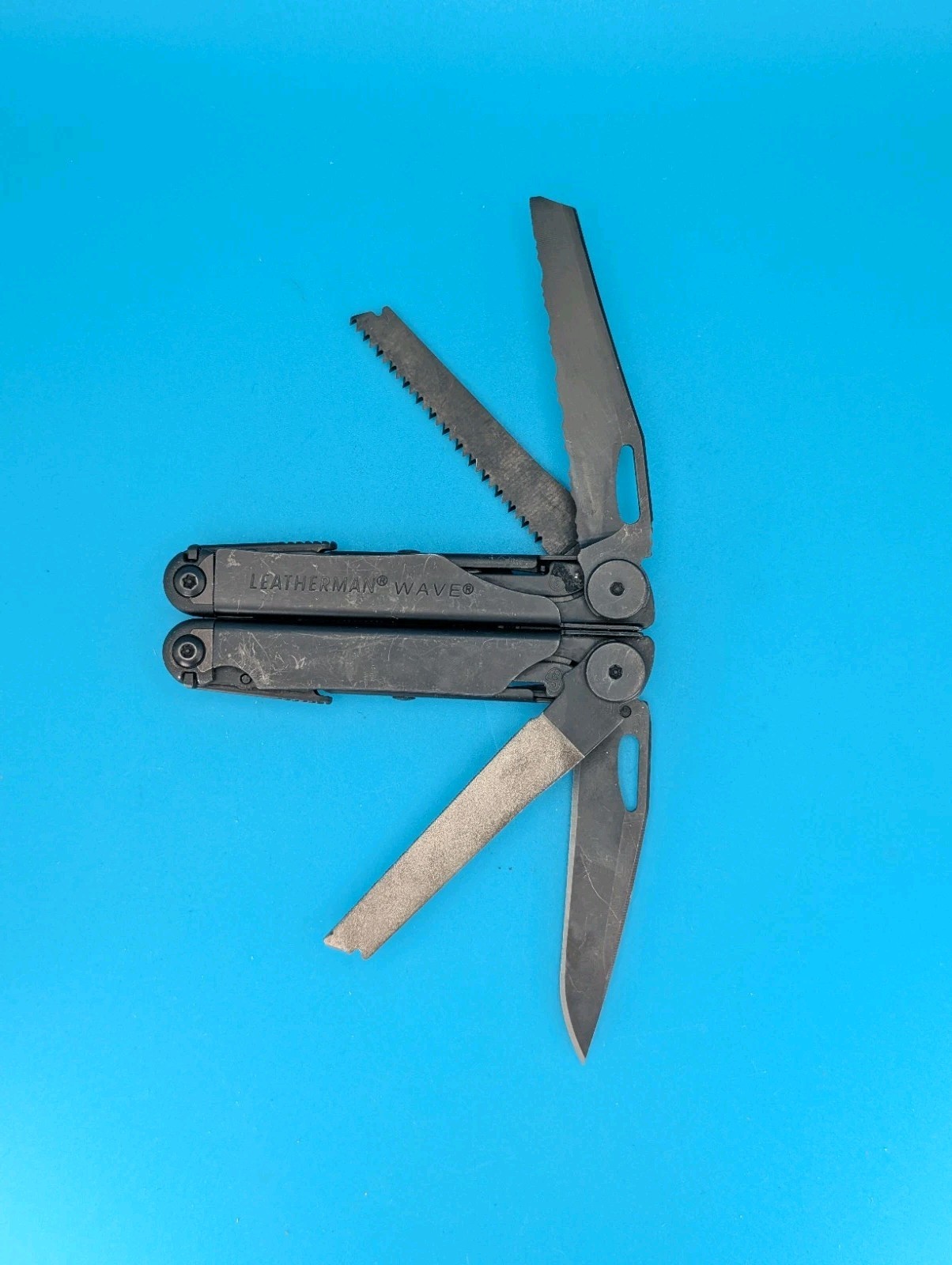 Leatherman Wave Multi Tool! BLACK! Retired! Free Shipping! WITH SHEATH!