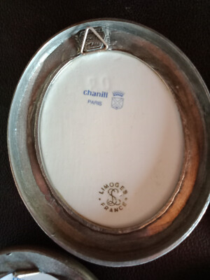 Signée LIMOGES broche vintage en porcelaine et métal doré patiné - Canada
