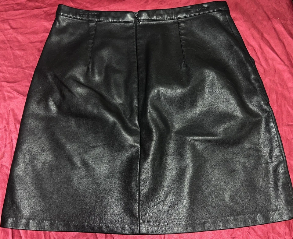Ladies New Look Black Skirt Size 6 (Faux Leather) - Image 2 of 2