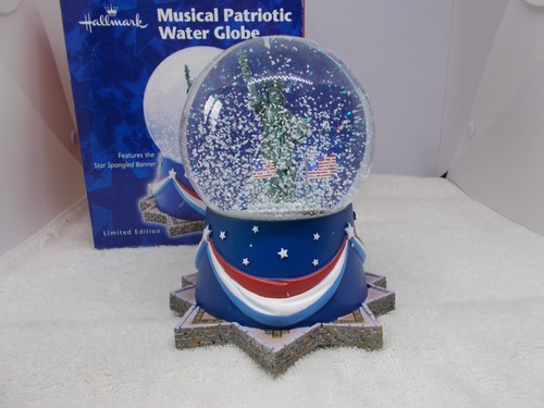 Hallmark 2002 Limited Edition Musical Patriotic Water Globe w/ Statue of Liberty - Picture 3 of 7