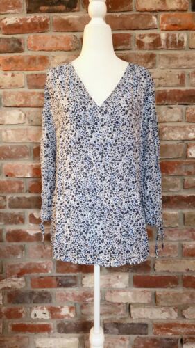 Cynthia Rowley 3/4 Tie Sleeve Blouse Womens M Blue & White Floral V-Neck Top NEW