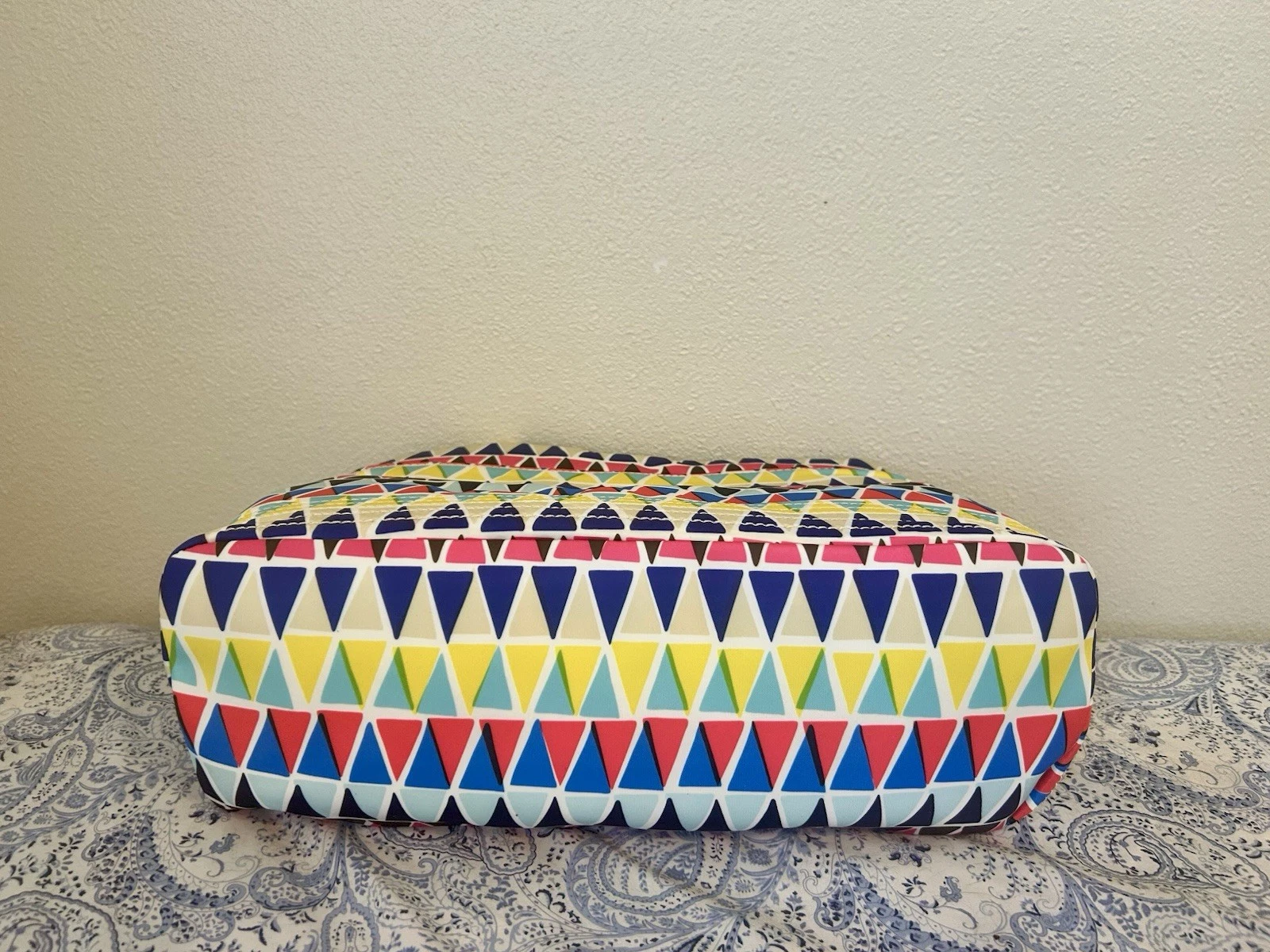 Borsa a tracolla estiva geometrica Maryanne nylon flatiron Kate Spade nuova con etichette