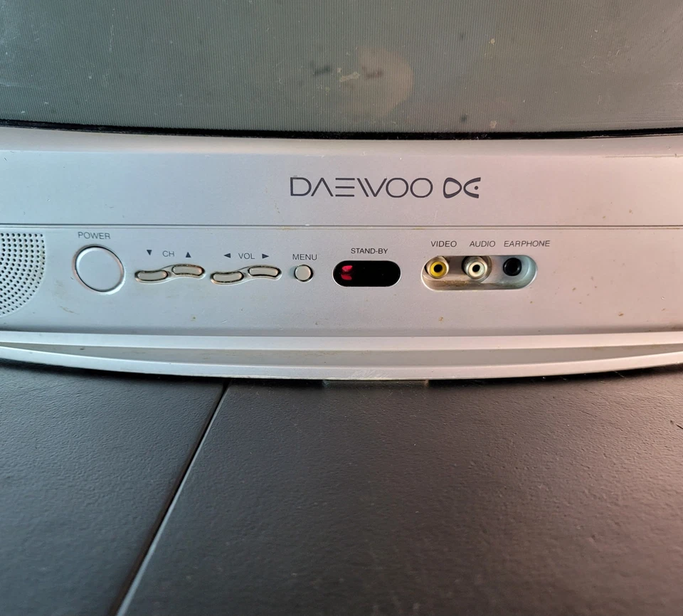 Daewoo 19" DTQ-19Z4SC Component S-Video CRT TV Retro Gaming TV - Image 2 of 4