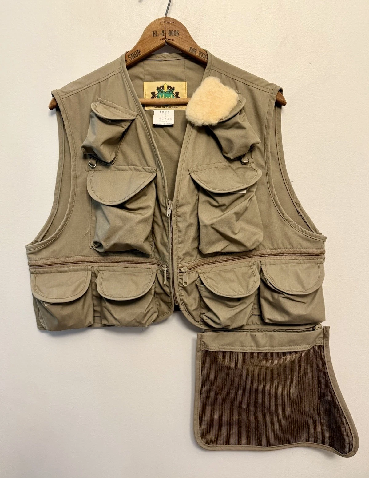 Vintage Large Ideal Fly Fishing Vest Cargo Pockets Fly Patch Vest Jacket USA
Opens in a new window o