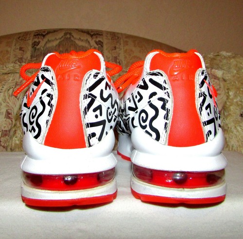 ZAPATOS DEPORTIVOS NIKE AIR 95 QS (GS) TALLA 4,5 YTH BLANCO/NEGRO/CRAMOISI WMS TALLA 6/AH3808 - Imagen 9 de 11