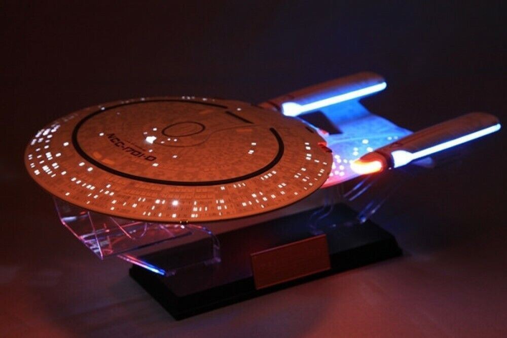 Aoshima Star Trek 1/2000 USS Enterprise NCC-1701-D TV Color Model
