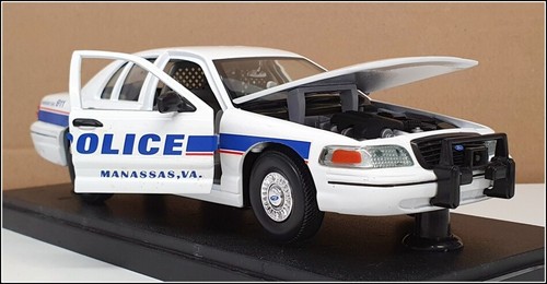Classic Metal Works 1/24 Scale 25822I - Ford Crown Victoria Police - Manassas - Picture 4 of 5