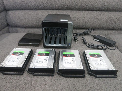 NAS QNAP TS-453E-8G 4 baies avec 20 Go de RAM, 16 To de stockage Seagate IronWolf - Photo 3/18