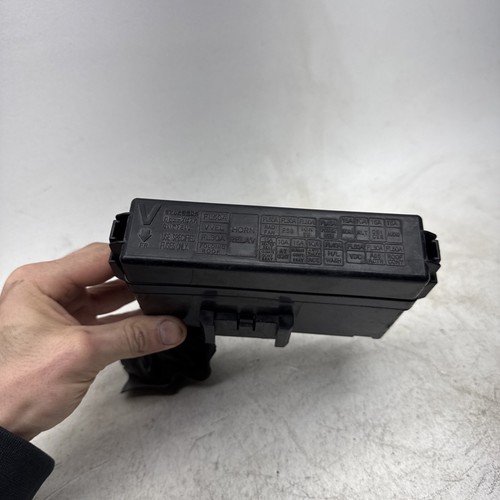 2011-2019 INFINITI M37 Q70 Engine Bay Fuse Box Relay Junction Left Driver - Picture 10 of 10