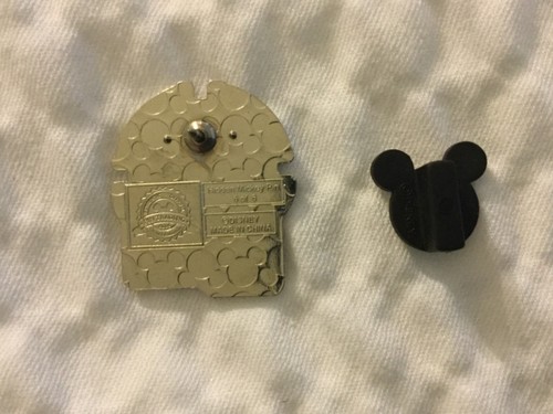 Spilla Disney Insegne Topolino Nascoste - Stanza Futuristica - Bagno Donna - Foto 2 di 2