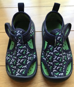 osh kosh water sandals