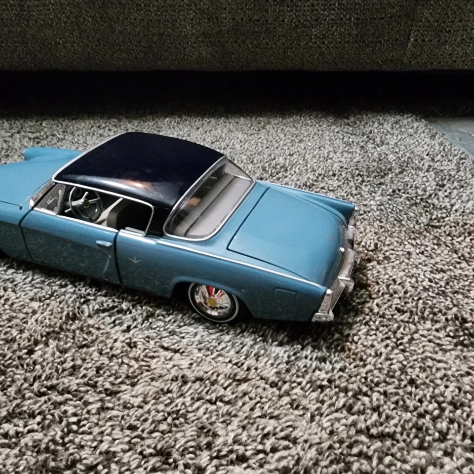 Maisto 1953 Studebaker Starline escala 1:18 Foto 2 de 4