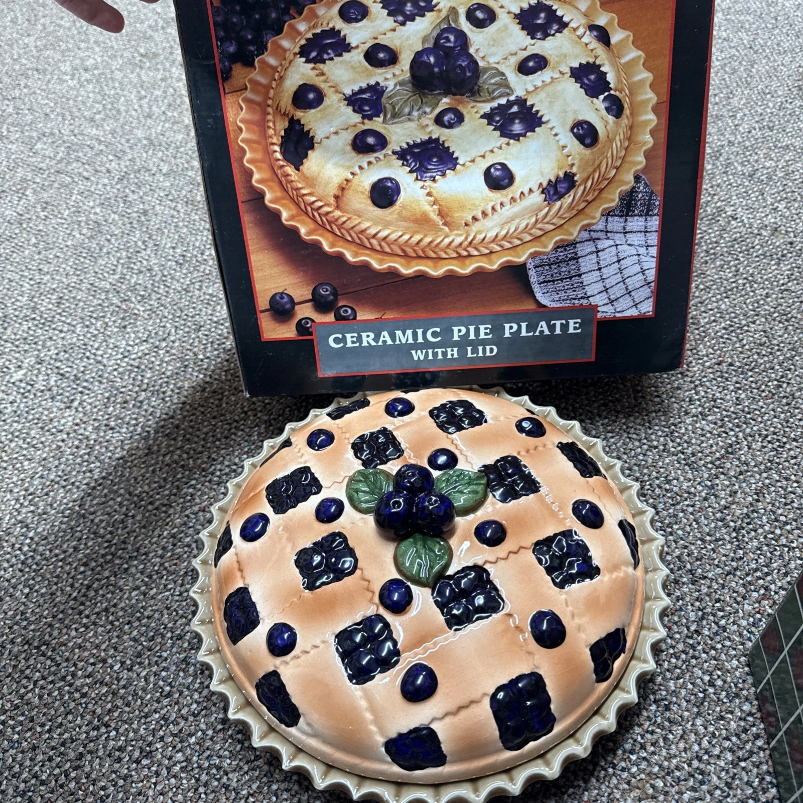 Vintage Trompe l'Oeil Blueberry Pie Lidded Decorative Pie Plate 1980s
Opens in a new window or tab