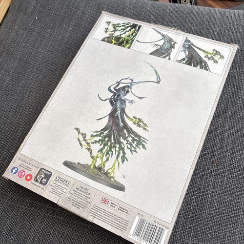 Warhammer 40K necron C’tan shard of the nightbringer brand in box