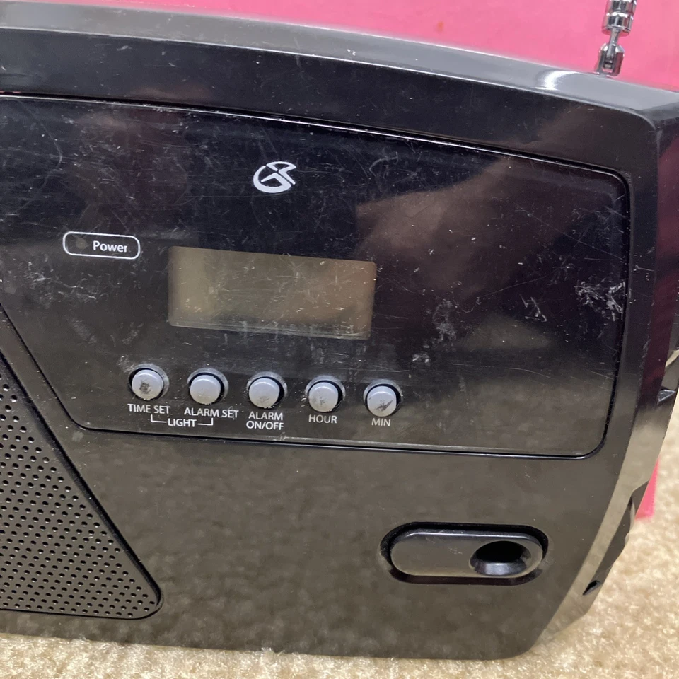 GPX R633B Shortwave AM-FM Clock Radio Black with Adapter - Image 2 of 4