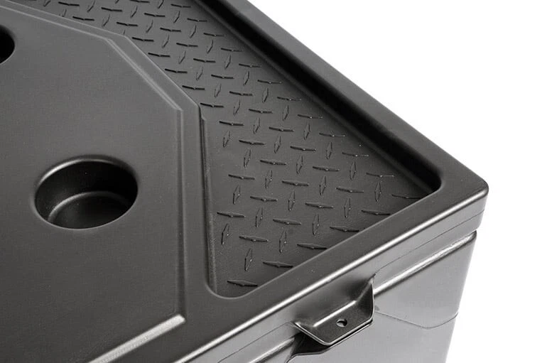 Cofre de almacenamiento de polietileno de plástico negro Dee Zee DZ6537P 39" L x 27" W x 17" H Foto 3 de 4