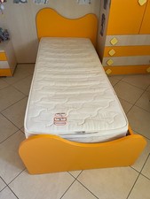 Nr. 02 (DUE) letti singoli senza materasso e cassetti estraibili.