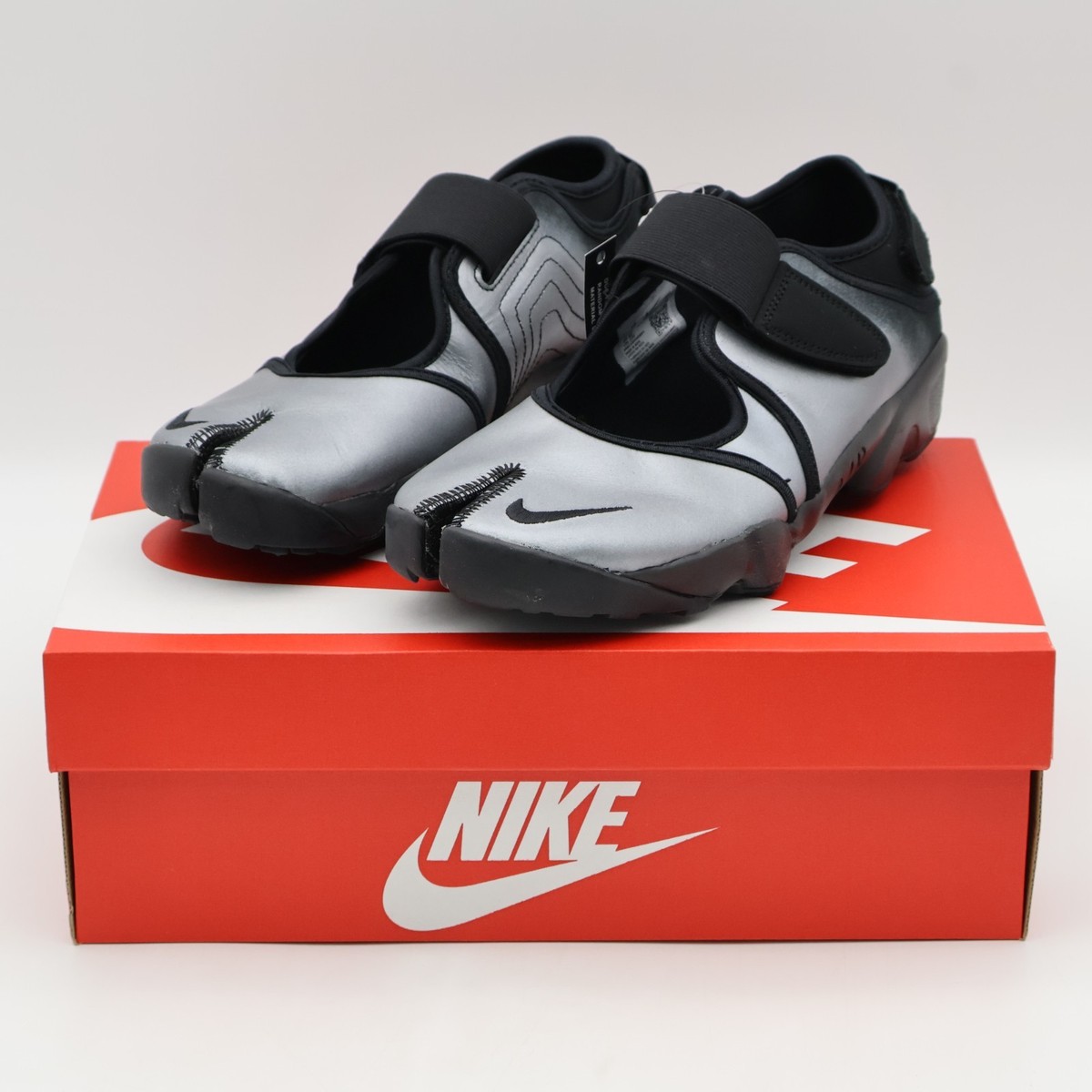 IH3656-095 Nike Women's Air Rift Metallic Silver Black (Women's