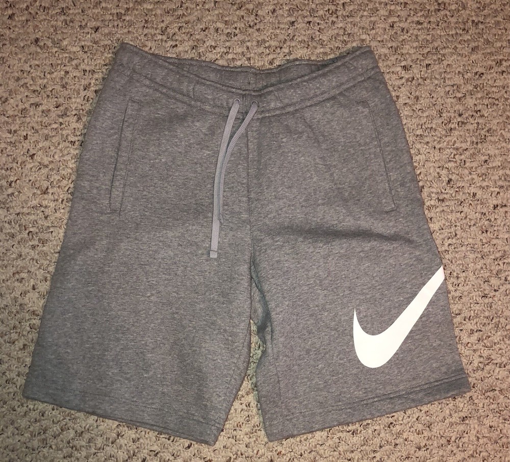Nike Big Swoosh Club Fleece Shorts Men’s Medium NWOT Excellent Condition