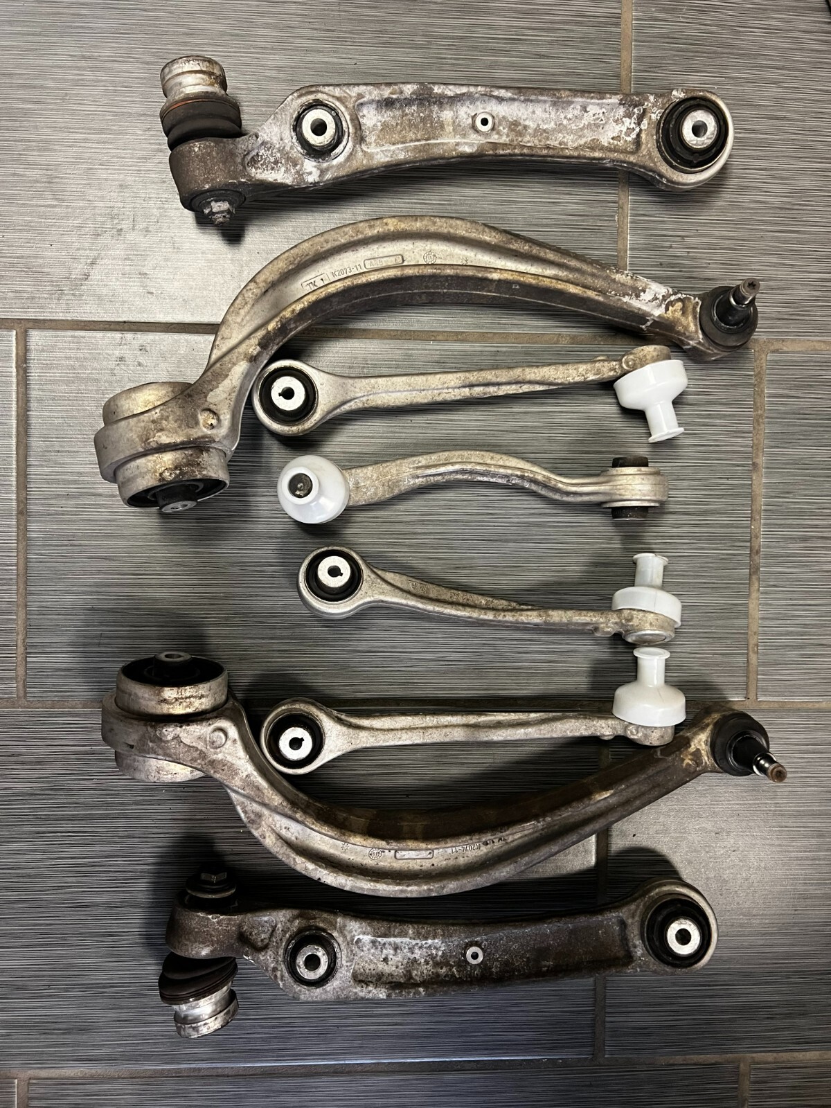 Front Suspension Control Arms Set With Ball Joints For 2017-21 Bentley Bentayga