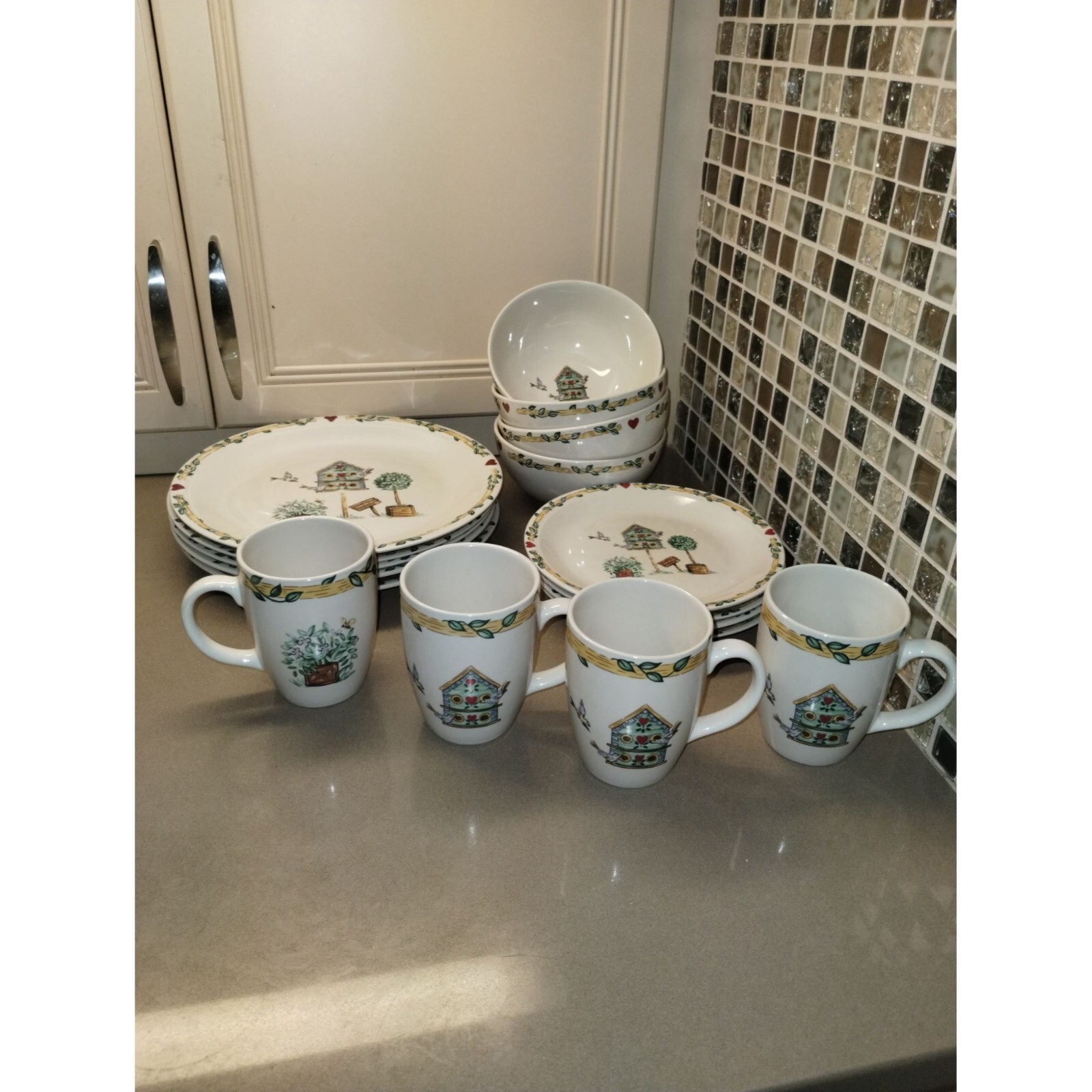 Thomson Pottery Dinnerware Service for 4 in  the "Birdhouse" Pattern. 16 Piece S