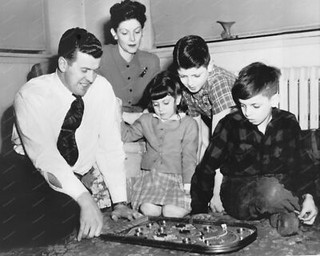 Family Watching Dad Play Bagatelle Pinball Machine 8x10 Reprint Of Old Photo