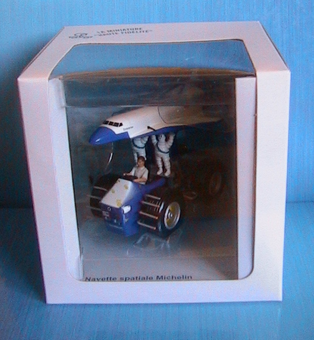 Navette spatiale Columbia Michelin Norev 1:43 pour décorer un bureau de passionné
