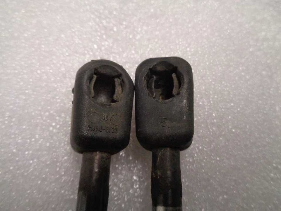 Par de puntales de soporte de elevación de maletero trasero Volkswagen Passat 1998-2005 OEM DK811108 Foto 3 de 4