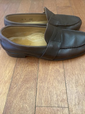 Alden H496 Full Strap loafer is built on the Classic last. The model has a dark brown Calfskin leather upper with a single leather outsole.