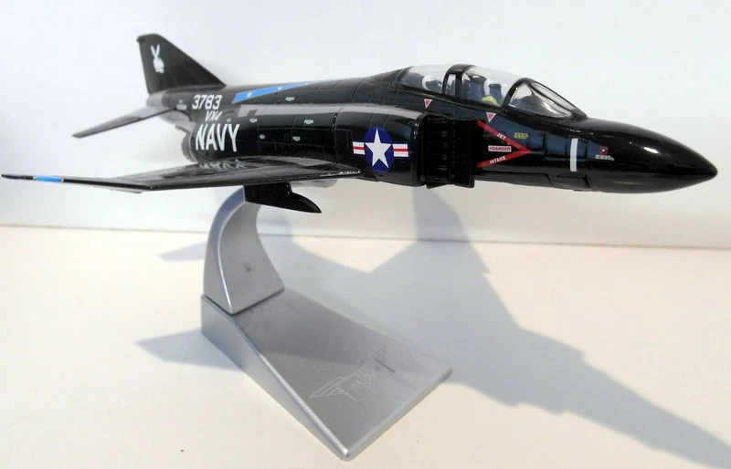 Corgi 1/72 AA33205 McDonnell F-4J Phantom VX-4 Sqn Black Bunny - Image 3 of 4