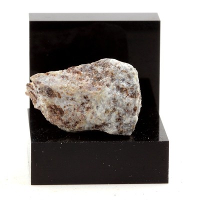 Mineralien und Edelsteine. Clintonit. 17,85 ct. Grenville, Quebec, Kanada.