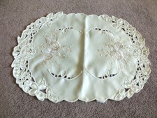 Beautiful Lace Doily Off White White Ecru Machine Embroidery 16x11" NICE