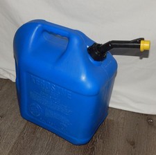 BLITZ 5 GAL PLASTIC KEROSENE CAN SELF VENTING 50877
