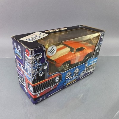 Muscle Machines '69 Camaro Z28 Build It 1:24 Model Kit Orange