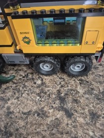 Lego City Jungle Mobile Lab 60160 mostly complete LEGO set with instructions