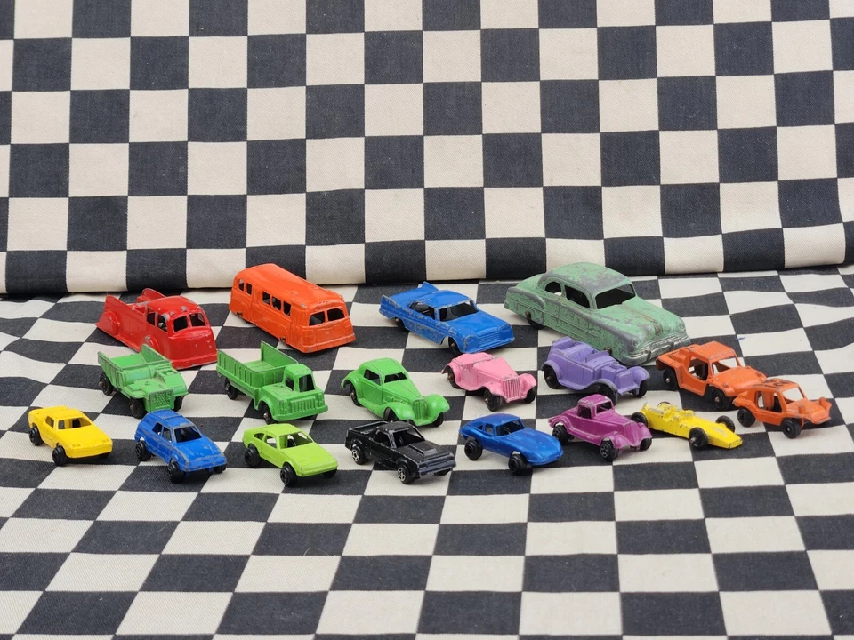 Tootsietoy Collection 18 Model Car Bulk Lot Pontiac Plymouth Fire Engine Hot Rod - Image 2 of 4